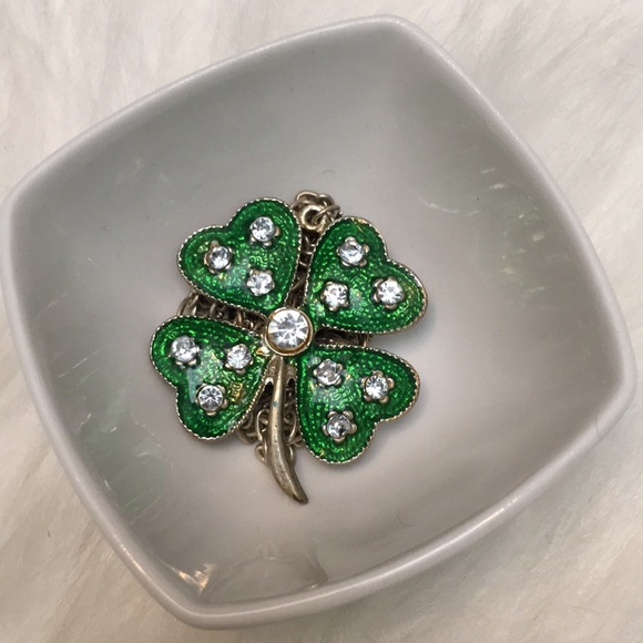 Other - Clover necklace Free🎁